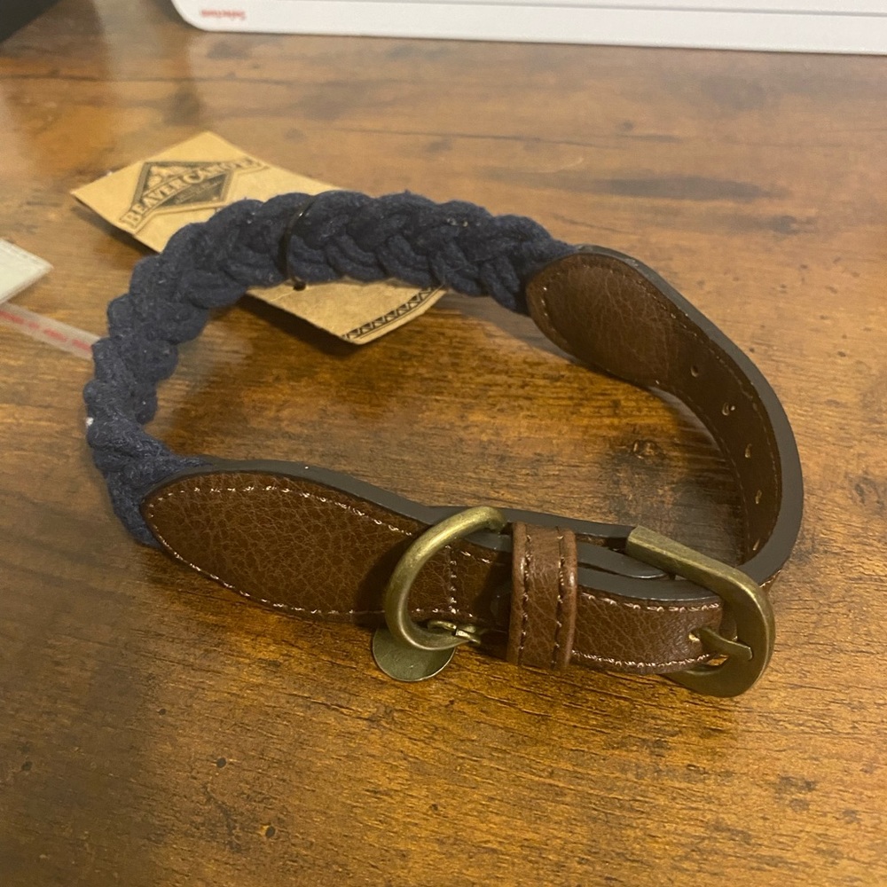 - Roots beaver canoe NWT adjustable collar size XS-S 12.5-15.5 inches